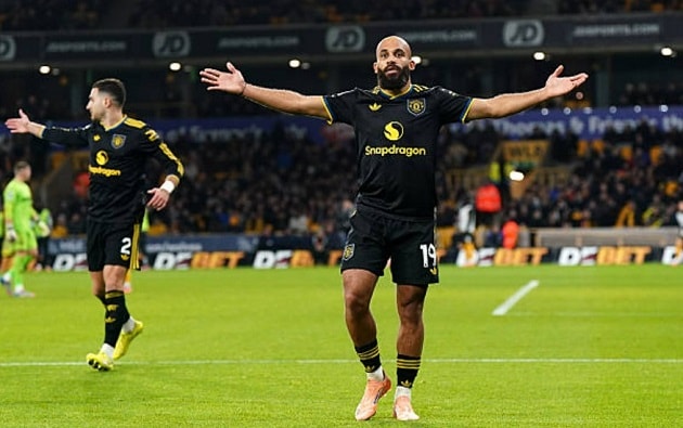 Man Utd thắng Wolves 4-1 nhưng đối mặt cơn bão AFCON