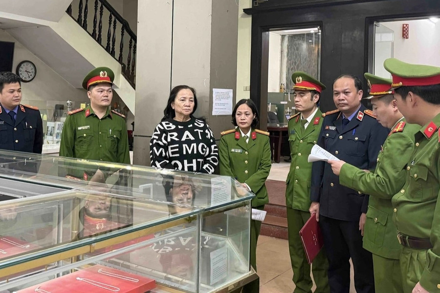 Khởi tố, bắt tạm giam vợ chồng giám đốc Công ty vàng bạc
