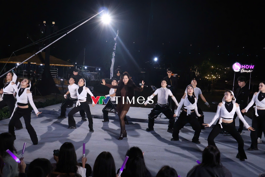 Showtime ghi hình ngoài trời cùng ca sĩ Phương Vy