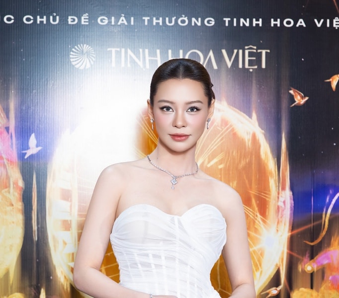 Bùi Lan Hương tỏa sáng với trang sức kim cương tại sự kiện