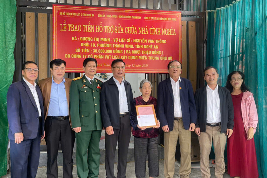 Hội Hỗ trợ gia đình liệt sĩ tỉnh Nghệ An trao 100 triệu đồng sửa chữa nhà tình nghĩa và nâng cấp đài tưởng niệm liệt sĩ