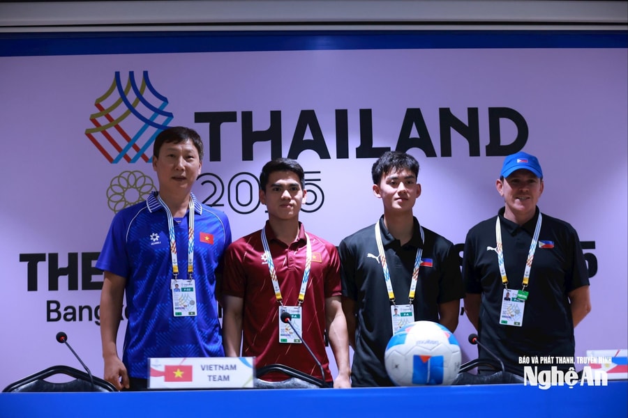 Huấn luyện viên Kim Sang Sik: “U22 Việt Nam sẽ chiến đấu bằng danh dự để giành chiến thắng''