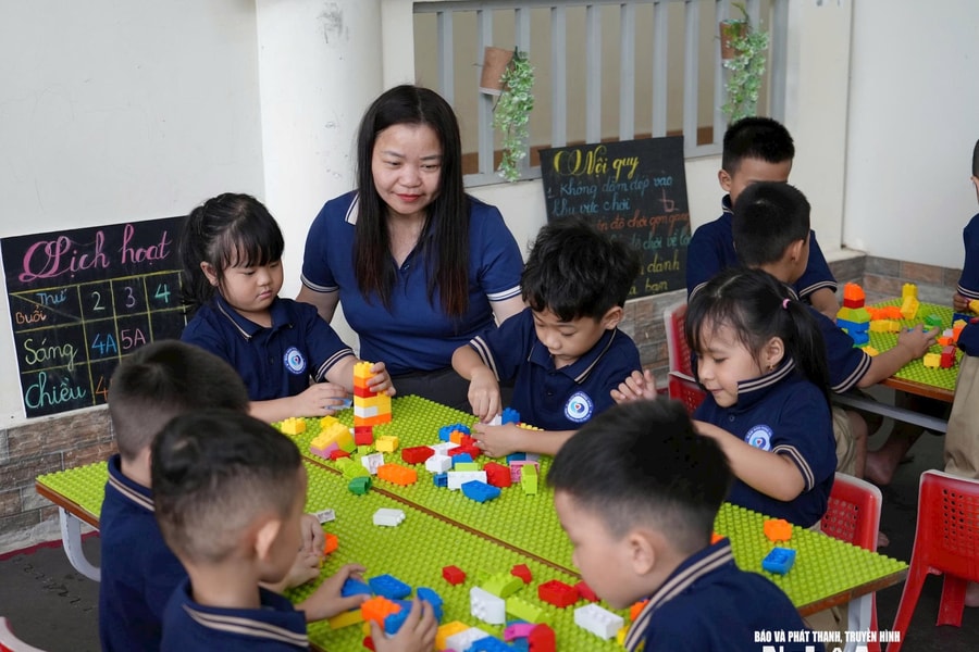 Giáo viên, nhân viên hợp đồng chờ cơ hội được tuyển dụng biên chế