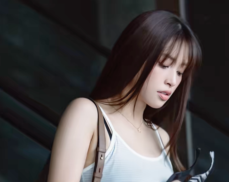 Hoa hậu Tiểu Vy gây chú ý với video theo trào lưu 'trạm tỷ'