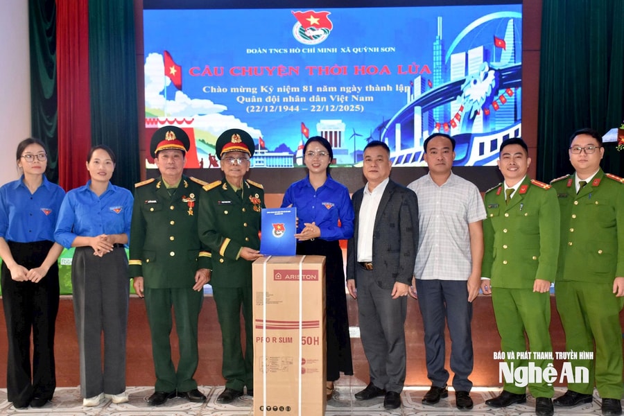 Trao quà cho các thương binh, bệnh binh tại Trung tâm Điều dưỡng thương binh Nghệ An