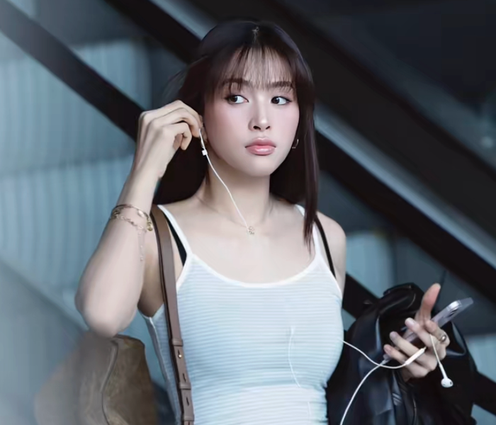 Hoa hậu Tiểu Vy gây chú ý với trào lưu chụp ảnh 'trạm tỷ'