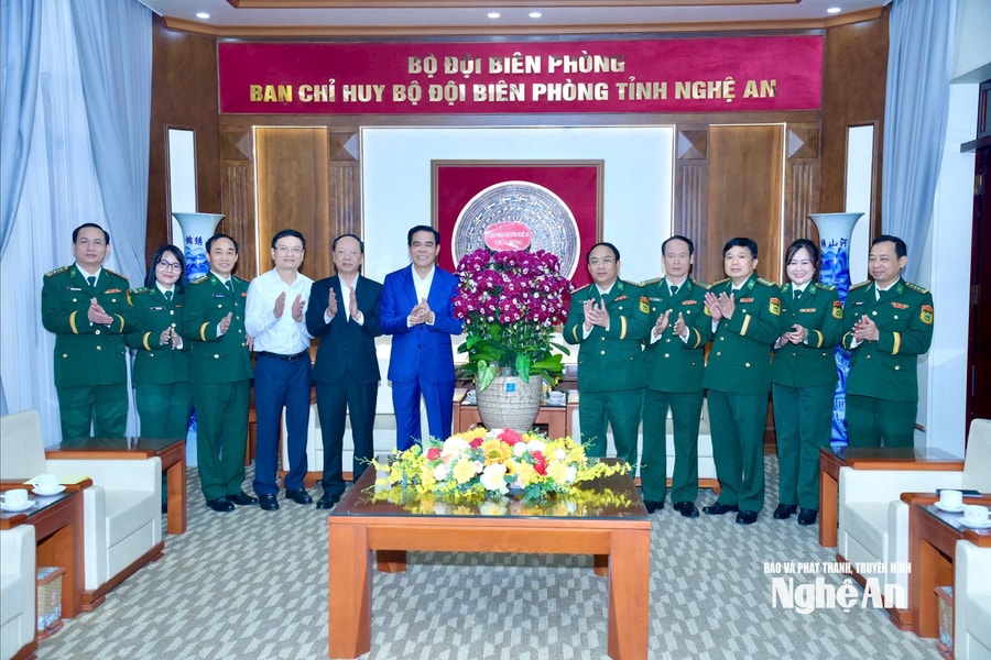 Chủ tịch UBND tỉnh Võ Trọng Hải thăm, chúc mừng Ban Chỉ huy Bộ đội Biên phòng tỉnh nhân ngày thành lập Quân đội Nhân dân Việt Nam