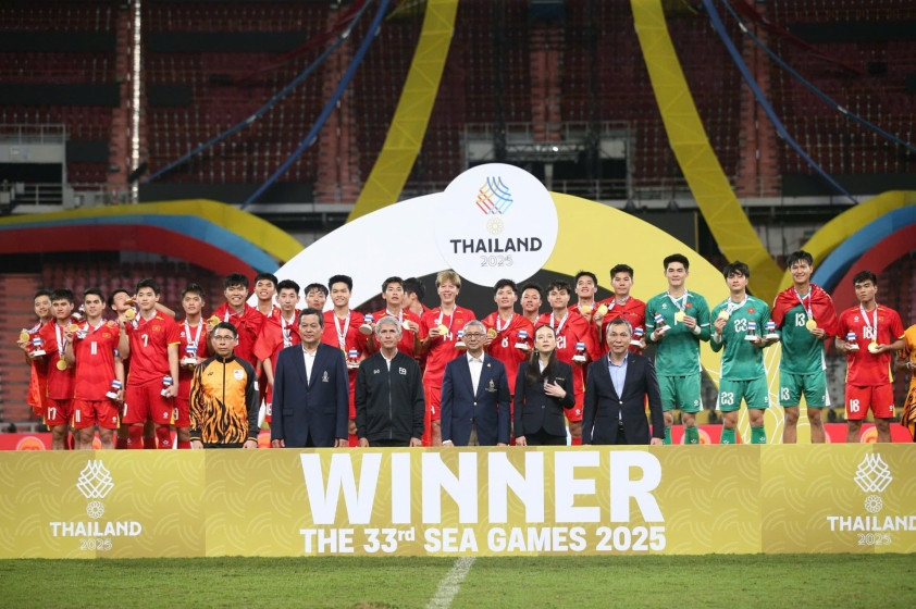 HLV Kim Sang-sik: 'Bố mẹ tôi đã tắt tivi khi Việt Nam bị dẫn 0-2'