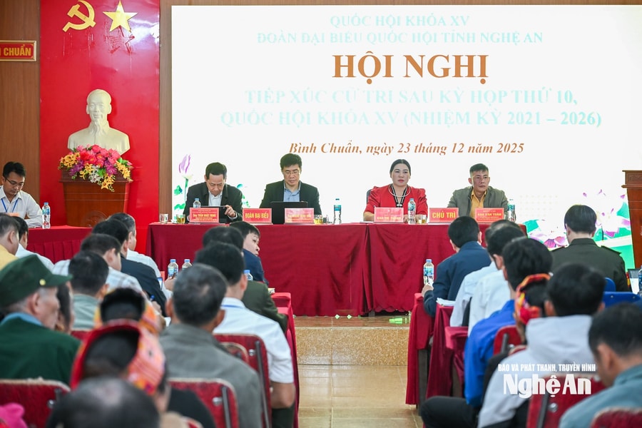 Đại biểu Quốc hội tiếp xúc cử tri xã Bình Chuẩn và Mậu Thạch