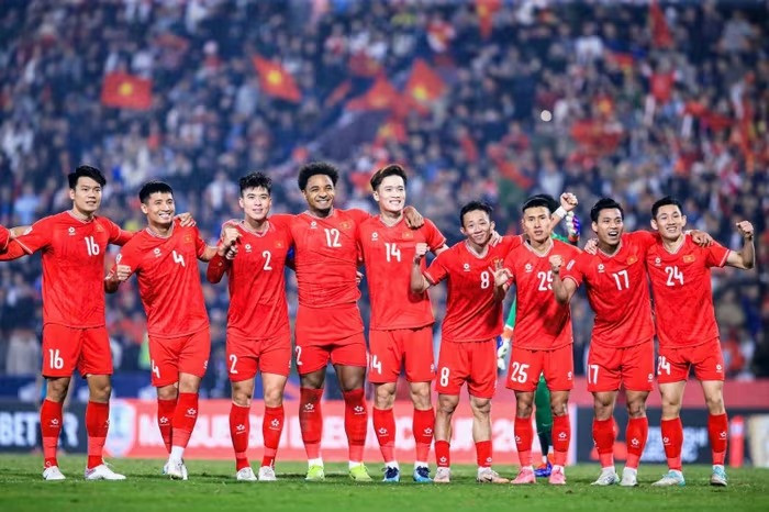 Đội tuyển Việt Nam tăng 3 bậc trên bảng xếp hạng FIFA; Napoli vô địch Siêu cup Italia