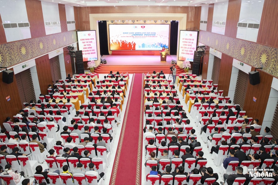 Hơn 400 sinh viên được trang bị kỹ năng phòng, chống 'Bạo lực trên cơ sở giới có sử dụng công nghệ'