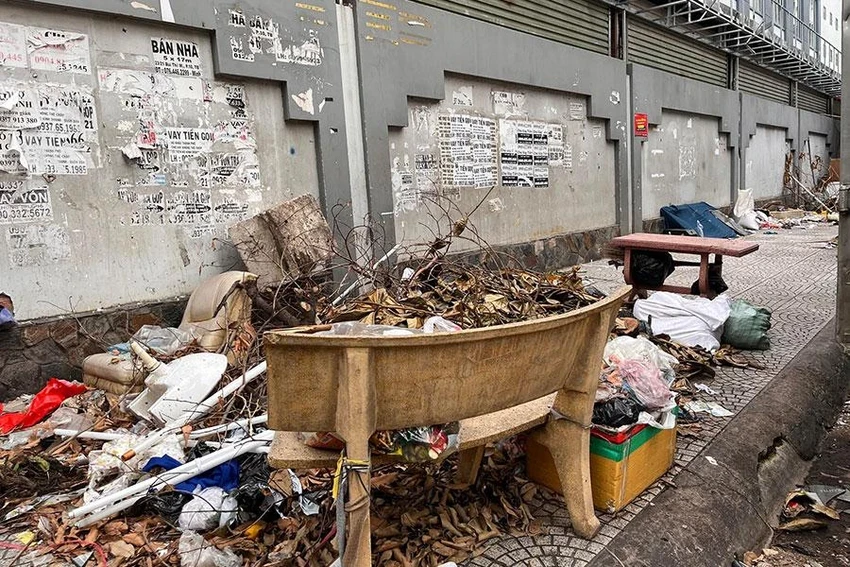 Hành vi 'tiện đâu vứt đó' nơi công cộng sẽ bị xử lý như thế nào?