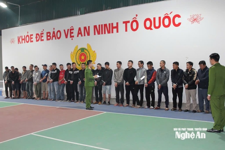 Công an Nghệ An bắt giữ 28 đối tượng đánh bạc dưới hình thức chơi đá gà ăn tiền