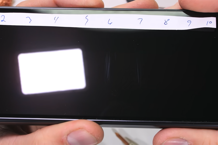 Galaxy Z TriFold lộ diện độ bền thực tế qua bài tra tấn
