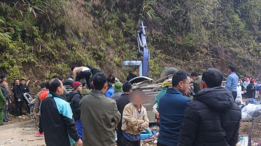 Nguyên nhân xe khách chở đoàn thiện nguyện lật ngửa, 9 người tử vong