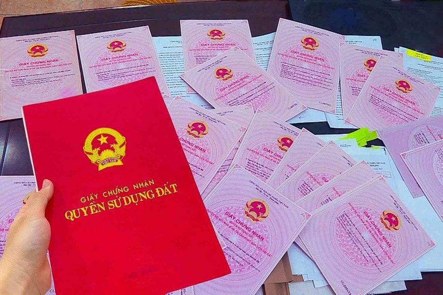 Nhờ đứng tên sổ đỏ, xảy ra tranh chấp, người bỏ tiền có đòi lại được đất?