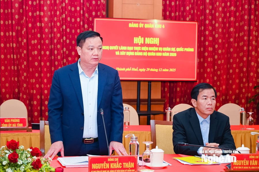 Bí thư Tỉnh uỷ Nguyễn Khắc Thận dự hội nghị lần thứ 3 Đảng ủy Quân khu 4