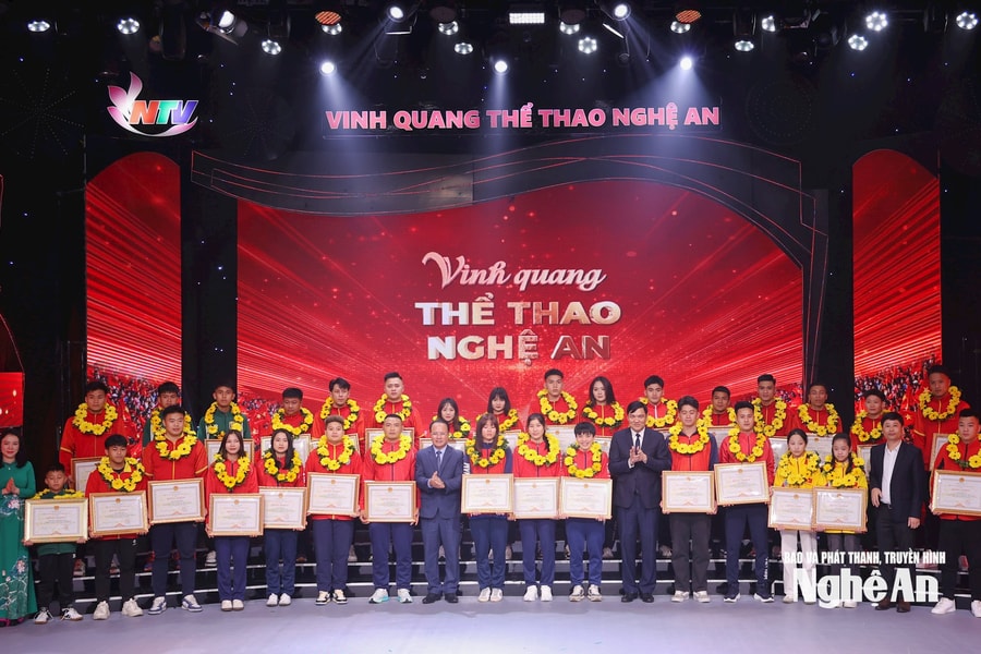 Trang trọng và ấm áp Chương trình Gala "Vinh quang thể thao Nghệ An"