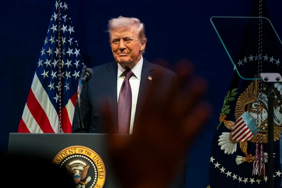 Tổng thống Trump chặn thương vụ HieFo mua mảng chip của Emcore vì an ninh quốc gia