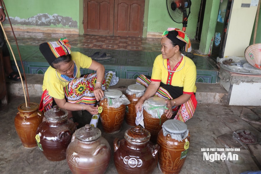 Rượu cần "đắt hàng" mùa Tết