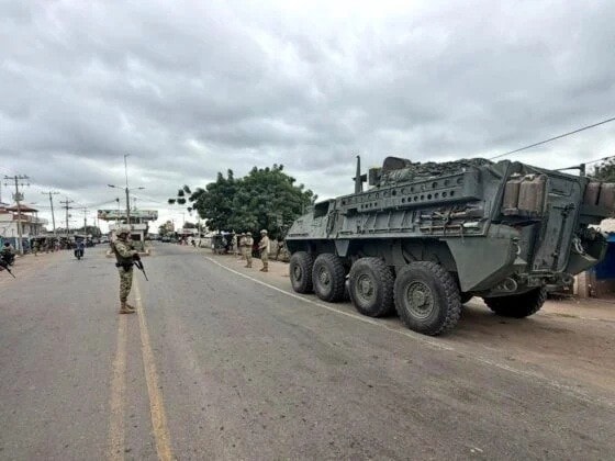 Quân đội Colombia triển khai xe bọc thép LAV-III tại biên giới Venezuela