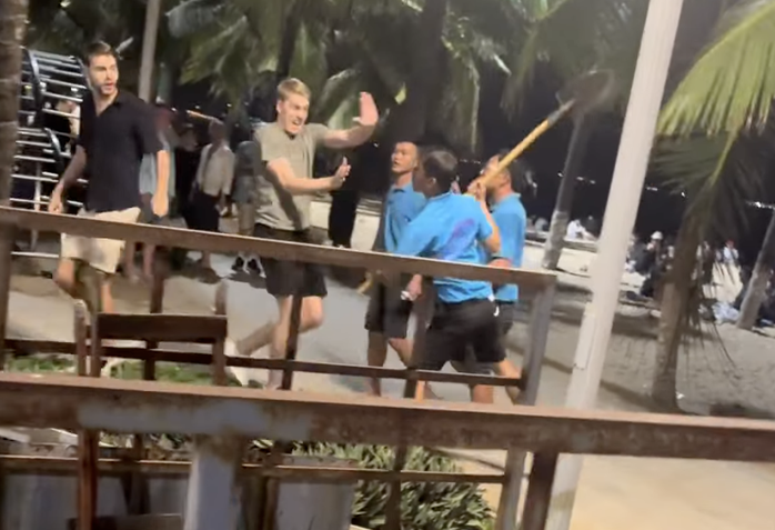 Nha Trang: Xử lý vụ nhân viên quán bar dùng xẻng đe dọa du khách nước ngoài