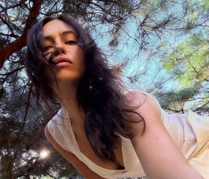 Siêu mẫu Irina Shayk gây ấn tượng khi chia sẻ loạt ảnh trải nghiệm văn hóa tại Seoul