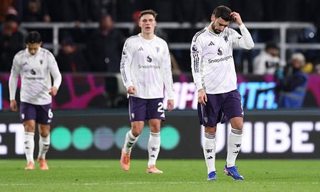 Nghịch lý tại Turf Moor: MU tung 30 cú sút vẫn bị Burnley cầm hòa 2-2