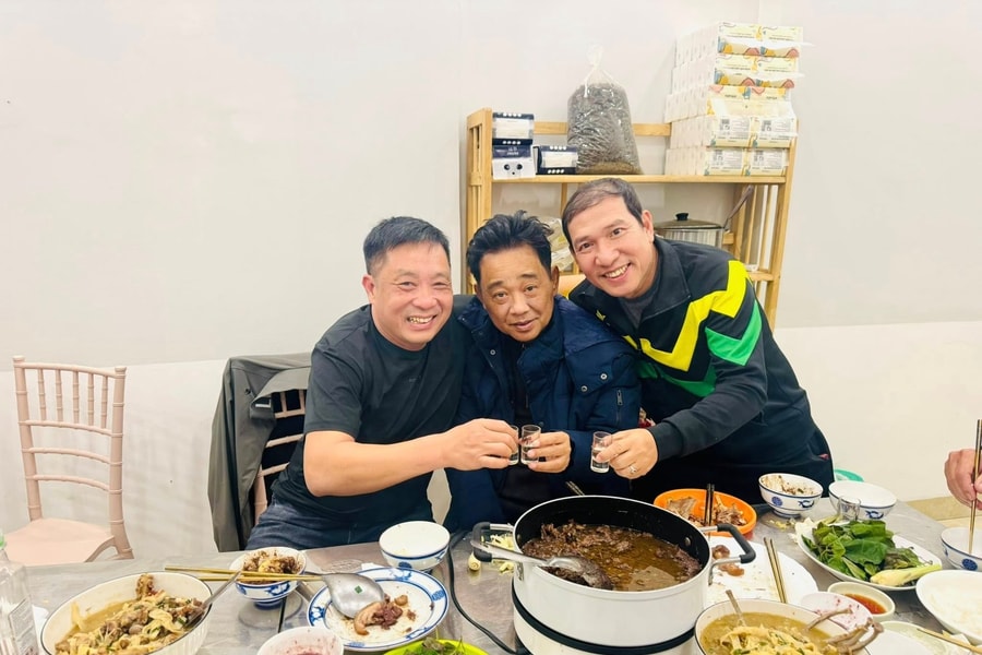 NSND Quốc Khánh lộ diện và phủ nhận tin đồn nhập viện vì vấn đề sức khỏe