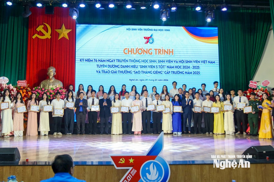 Trường Đại học Vinh tuyên dương 102 sinh viên đạt danh hiệu “Sinh viên 5 tốt” và Giải thưởng Sao tháng Giêng năm 2025