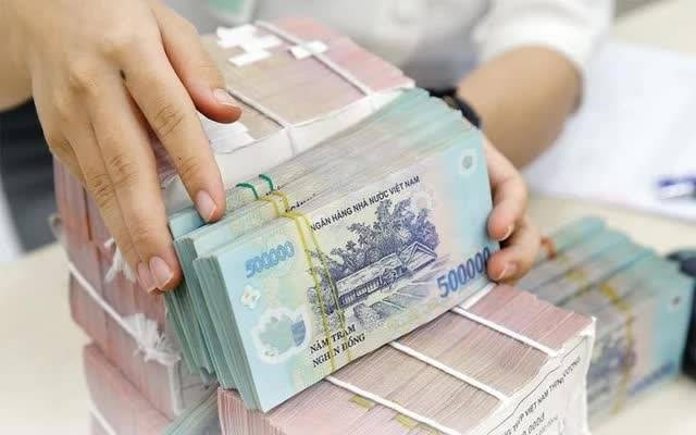 Thanh khoản ngân hàng chịu áp lực khi tín dụng tăng 19%, vượt xa huy động vốn