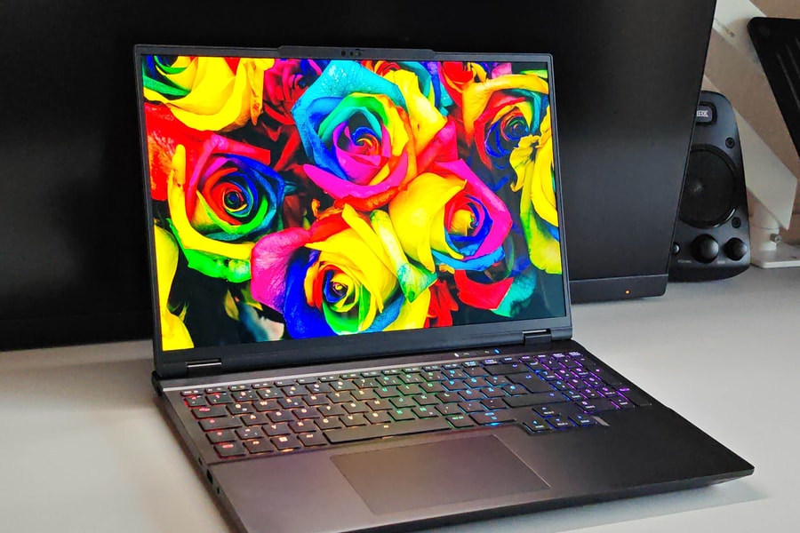 XMG Fusion 16 M25 ra mắt tùy chọn màn hình OLED 120Hz nâng tầm trải nghiệm thị giác