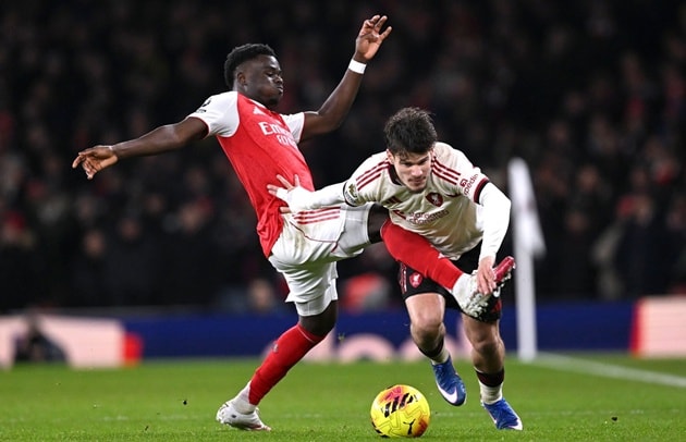 Milos Kerkez rực sáng giúp Liverpool cầm hòa Arsenal: Khóa chặt Bukayo Saka tại Emirates