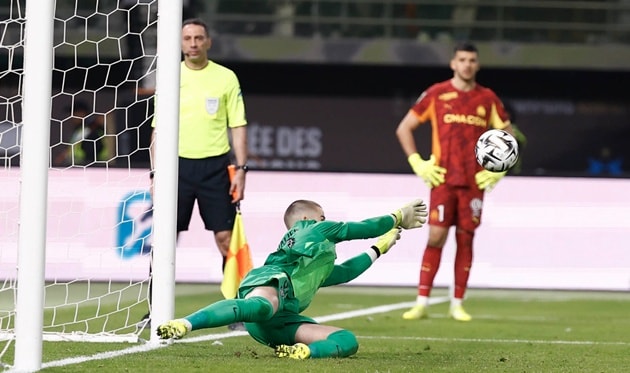 Lucas Chevalier rực sáng trên chấm luân lưu giúp PSG giành Siêu cúp Pháp