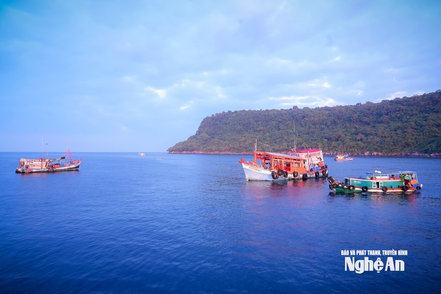 Bình minh trên đảo Thổ Chu