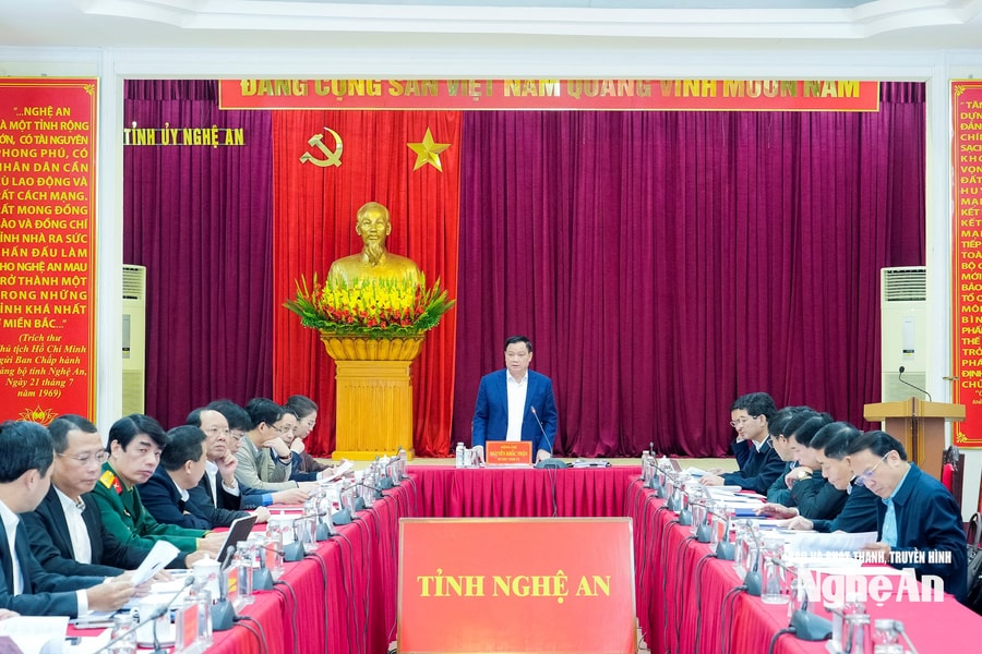 Bí thư Tỉnh ủy Nghệ An Nguyễn Khắc Thận chủ trì phiên họp Ban Thường vụ Tỉnh ủy