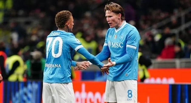 Scott McTominay lập cú đúp giúp Napoli cầm chân Inter Milan tại San Siro