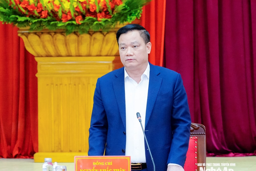 Bí thư Tỉnh ủy Nguyễn Khắc Thận chủ trì phiên họp Ban Thường vụ Tỉnh ủy