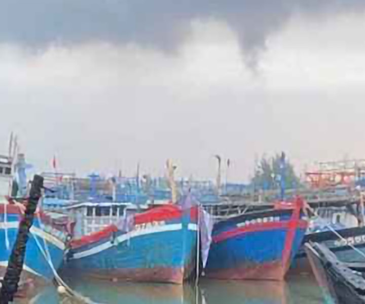 Neo đậu trên sông, 4 tàu cá bị thiệt hại nặng sau vụ cháy