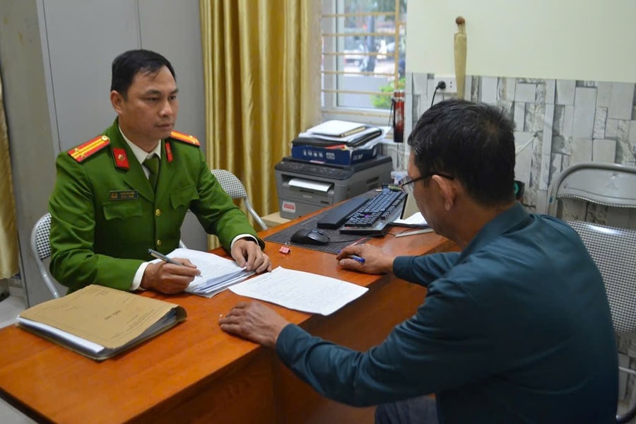 Công an phường Trường Vinh triệu tập người đập phá xe ô tô