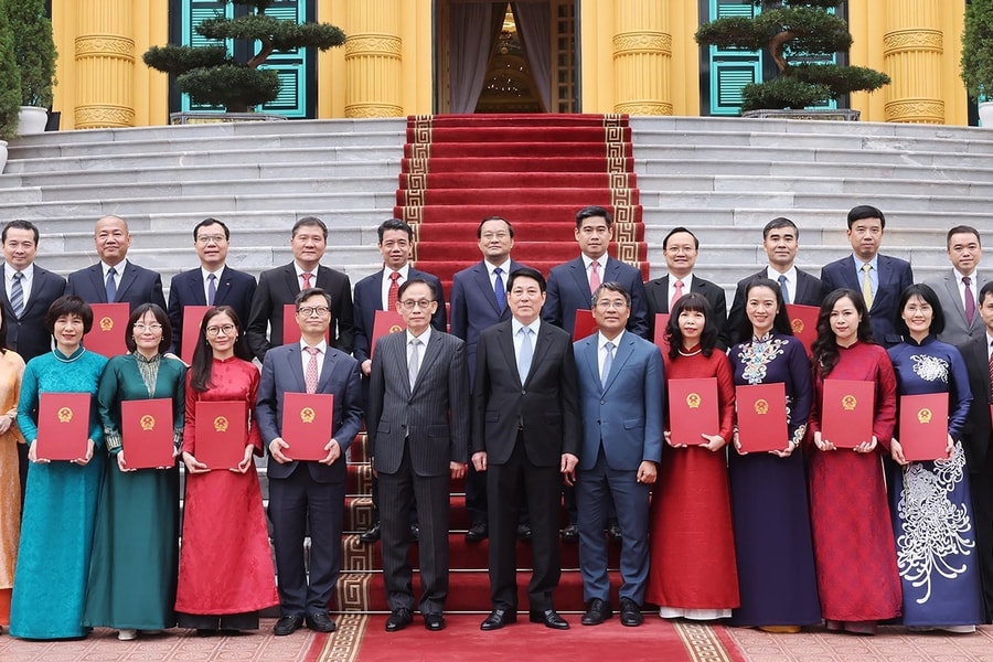 Chủ tịch nước trao quyết định bổ nhiệm 16 Đại sứ Việt Nam tại nước ngoài