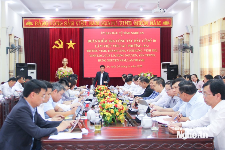 Phó Chủ tịch UBND tỉnh Hoàng Phú Hiền làm việc với 10 phường, xã về công tác bầu cử