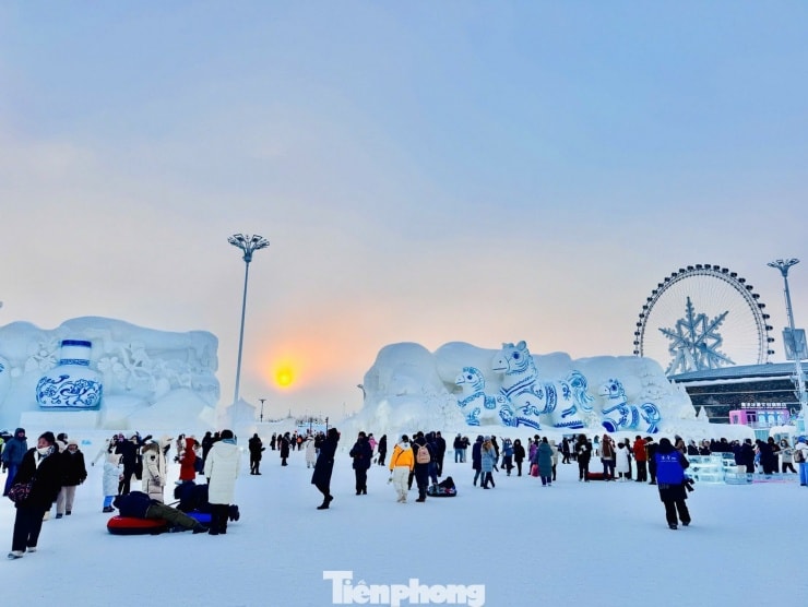 Cáp Nhĩ Tân: Khám phá thành phố băng 1,2 triệu m2 rực rỡ với công nghệ AI hiện đại