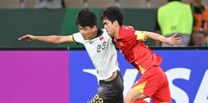 Lý do U23 Việt Nam thất bại trước U23 Trung Quốc; Thêm cầu thủ rời châu Âu để đá với Messi