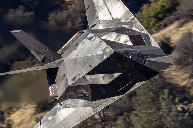 Tại sao Không quân Mỹ vẫn vận hành tiêm kích F-117 Nighthawk sau khi nghỉ hưu?