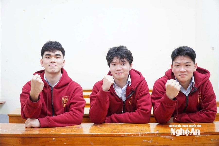 Những “hot boy” Trường Phan đem về 3 giải Nhất quốc gia môn Tiếng Anh
