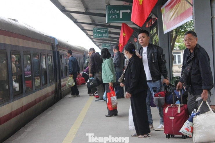Tàu Tết Bính Ngọ 2026 hết chỗ: Ngành đường sắt tăng thêm hàng nghìn vé cao điểm
