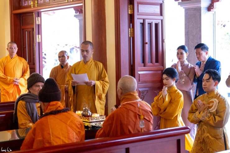 Nha Trang: Chiêm ngưỡng chùa Trúc Lâm Phụng Thùy Sơn với bảo tháp dát vàng 13 tầng