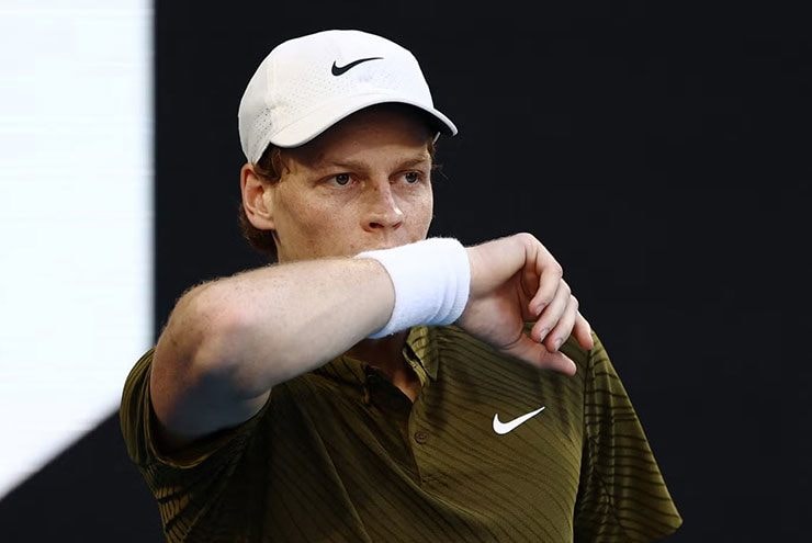 Tranh cãi tại Australian Open: Sinner và Alcaraz bị buộc tháo thiết bị Whoop