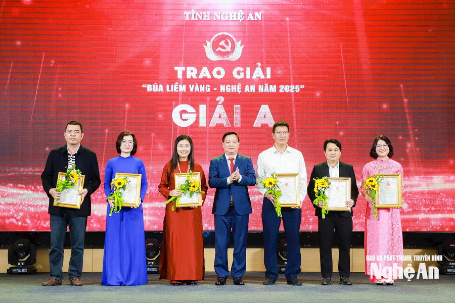 Nghệ An gặp mặt các cơ quan báo chí Xuân Bính Ngọ 2026 và trao giải 'Búa liềm vàng năm 2025'